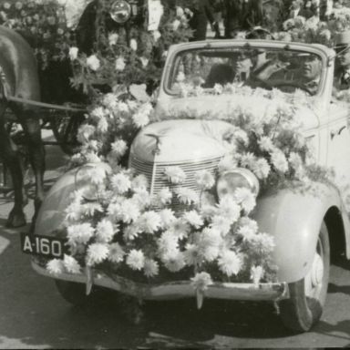 Kenteken: A 16033; Bloemencorso 08-09-1938 (2139-4-019)
