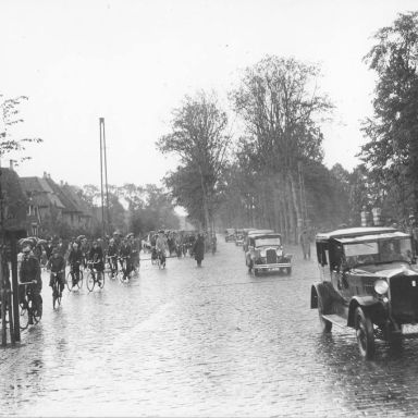 Kenteken: A 1630; Groningen, Verlengde Hereweg na de wedstrijd Velocitas-Go Ahead, 1-6-1930 (1785-6665)