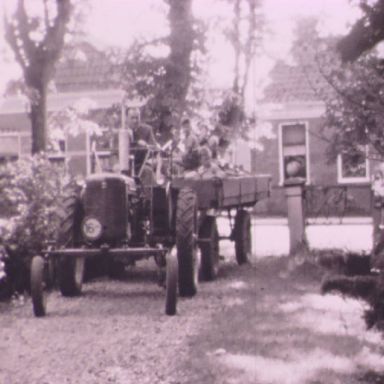 Kenteken: A 45500; Mc Cormick, foto: Still uit GAVA-film AV7018