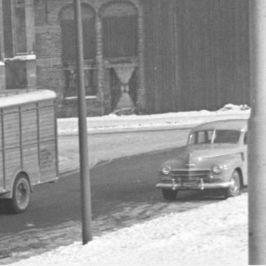 Kenteken: A 41209; Plymouth, Groningen, Grote Markt, 1955, foto: uitsnede 2248-6693.jpg; Fotograaf: Fotobedrijf Piet Boonstra