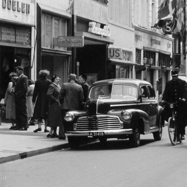 Kenteken: A 31418; Chevrolet, Groningen, Herestraat, 1955, foto: uitsnede 1785-1205.jpg