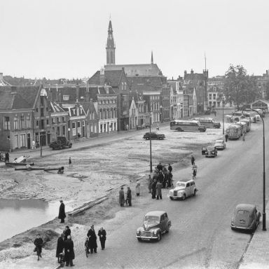 Kenteken: A 45792; Binnen-Damsterdiep 1952 (1785-28804); Fotograaf: Fotobedrijf Piet Boonstra