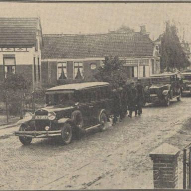 Kenteken: A 7353; Hudson, Nieuwsblad van het Noorden, 12-07-1933