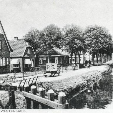 Kenteken: A 3277; Ford, Zuidbroek, Achter de Wal, 1930, foto: collectie Veenkoloniaal Museum (vm-6-1-8-zb-37)