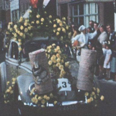 Kenteken: A 46105; Volkswagen, foto: Still uit GAVA-film AV2491