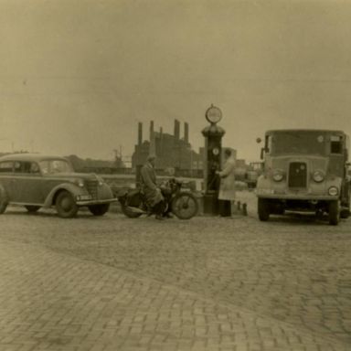 Kenteken: A 36903; Opel, Benzinepomp Belt 1946, foto: archief Gemeentereiniging (1475)