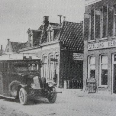 Kenteken: A 8313; Renault, Damsterdiep Groningen.