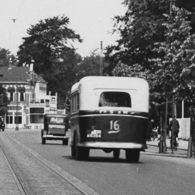 Kenteken: A 11364; Ford, Groningen, Hereweg 1937, foto: uitsnede 1785-1269.jpg