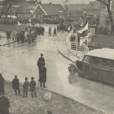 Kenteken: A 29695; Ford bij de IJzeren Klap te Musselkanaal oktober 1938, foto: "Het Noorden in Woord en Beeld" 02-12-1938