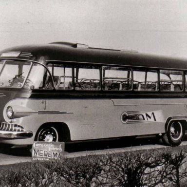 Kenteken: A 37684; Morris, bron: <a href='http://www.openbaarvervoerinboskoop.nl' target='_blank'>www.openbaarvervoerinboskoop.nl</a>; Fotograaf: J. Huizinga