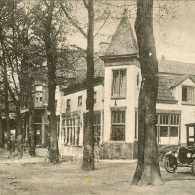 Kenteken: A 5831; Hotel Timmer ca. 1923, foto: <a href='http://www.oudterapel.nl' target='_blank'>Website Oud Ter Apel</a>