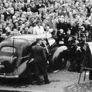 Kenteken: A 32855; Groningen, Grote Markt ca. 1950, foto: uitsnede 1785-12182.jpg