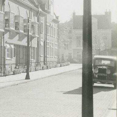 Kenteken: A 25753; Groningen, Walstraat zuidzijde 1937, foto: uitsnede 1785-25002.jpg