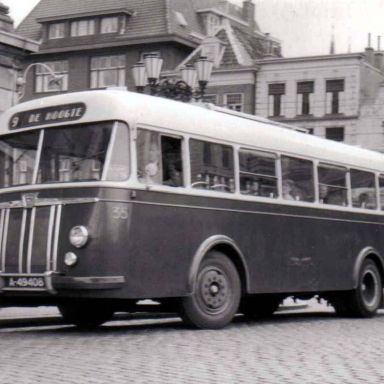 Kenteken: A 49408; Kromhout, bron: <a href='http://www.openbaarvervoerinboskoop.nl' target='_blank'>Openbaar vervoer in Boskoop</a>