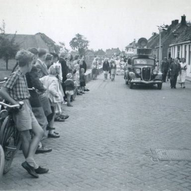Kenteken: A 12129; Ford,  Kantens, jaren 50, foto: Historische Vereniging Middelstum