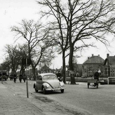Kenteken: A 36080; Volkswagen,  Stadskanaal bij de gemeentehuisbrug, foto: F Wijbenga