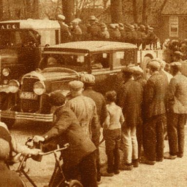 Kenteken: A 3617; Buick, Korte Groningerweg. Feestelijkheden ter gelegenheid van de afschaffing van de heffing van tol, foto: archief W. Mollema