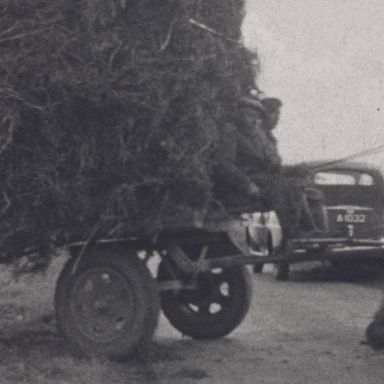 Kenteken: A 1032; foto: still uit de film "Een boerenbedrijf in ’t Oldambt", H. Aling, 1948-1949, coll. GrA (2209-13421)