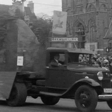 Kenteken: A 22244; Ford, Groningen, Grote markt, 1938, foto: Still uit GAVA-film AV0893