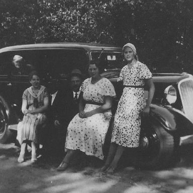 Kenteken: A 23108; Renault Vivastella, ca. 1934, foto 1: J. Cley