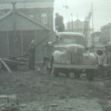 Kenteken: A 45762; Ford, foto: Still uit GAVA-film AV5019
