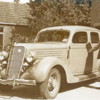 Kenteken: A 4223; Ford, Stationsweg Warffum, foto: R. Bos