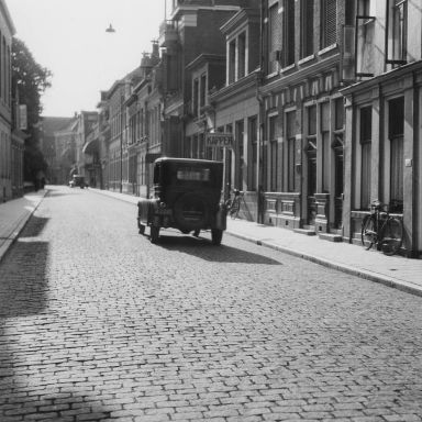 Kenteken: A 2210; Ford-T, Groningen, Hofstraat, 1929 (1785-21155)