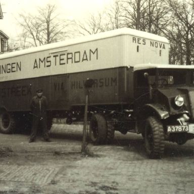 Kenteken: A 37873; Ford, (engels-rechts stuur) licentie van Chevrolet, foto: archief W. Mollema