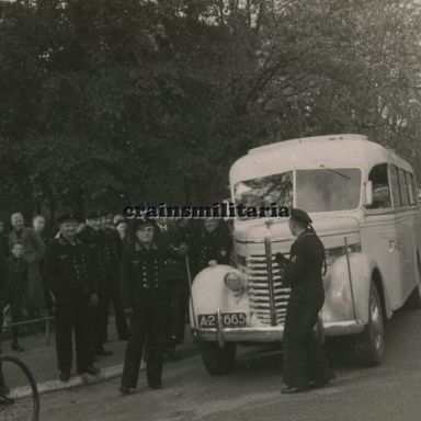 Kenteken: A 22665; Diamond T bus, foto: ebay, via R. Peeters
