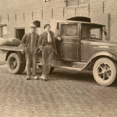 Kenteken: A 18823; Willys Overland, foto: archief W. Mollema