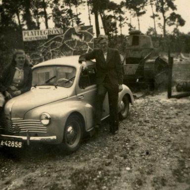Kenteken: A 42858; Renault 4CV. Foto: G. de Wit-Foorthuis