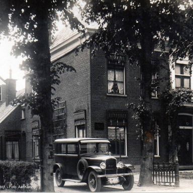 Kenteken: A 2606; Peugeot,  Sigarenfabriek Albatros, foto: A. Koning