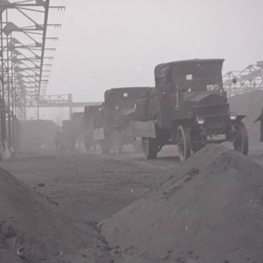 Kenteken: A 16256; Hansa Lloyd, foto: still uit de film GAS, bedrijfsfilm van de gemeentelijke gasfabriek in Groningen, 31-12-1930 bron: <a href='http://in.beeldengeluid.nl/collectie/details/expressie/430547/false/true' target='_blank'>beeldengeluid.nl</a>