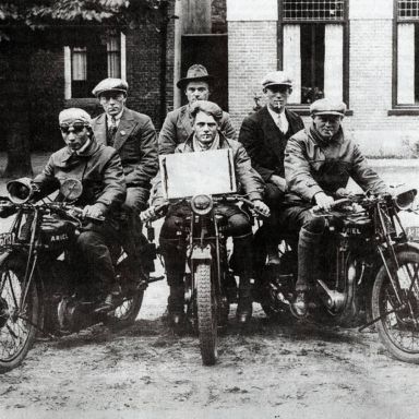 Kenteken: A 15189; De Wilp ca. 1930, foto: Clubmededelingen nr. 492, maart 2005, Veteraan Motoren Club