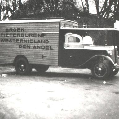 Kenteken: A 14999; Bulthuis bij garage Bakker in Mensingeweer, foto: archief W. Mollema
