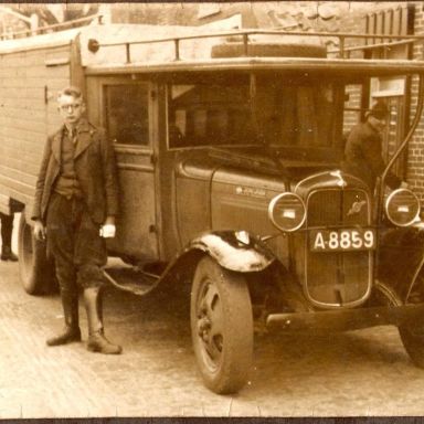 Kenteken: A 8859; Ford, foto: W. E. Karsijns