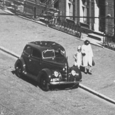 Kenteken: A 9074; Ford V8, Groningen, Kraneweg ca. 1935, foto: uitsnede 1785-15148.jpg