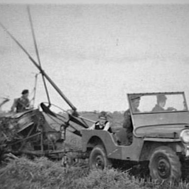Kenteken: A 38485; Willys Jeep, Stitswerd, ca. 1950, foto: fam. Dellen