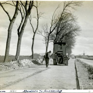 Kenteken: A 1890; Wegaanleg Bedum 16-03-1925. Foto uit fotoalbum Prov. Waterstaat (2544-3226)