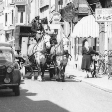 Kenteken: A 27634; Opel, Groningen, Oude Kijk in 't Jatstraat 1951, foto: uitsnede 1785-28657.jpg