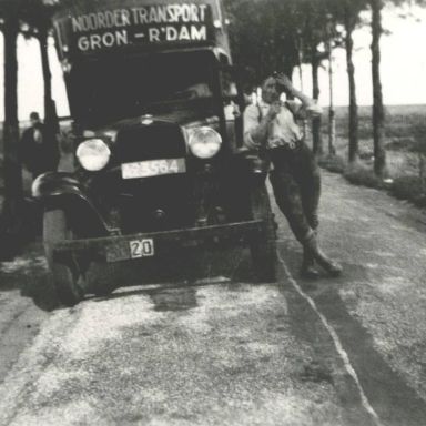 Kenteken: A 23564; Chevrolet, foto: collectie Veenkoloniaal Museum (Bo 132)