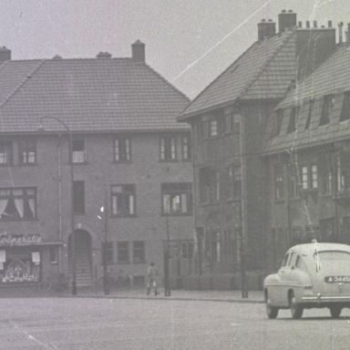 Kenteken: A 34451; Ford, Groningen, Paterswoldseweg 1949, foto: uitsnede 2248-431.jpg; Fotograaf: Fotobedrijf Piet Boonstra