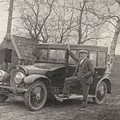Kenteken: A 1872; Harm Doornbos bij de Pipe, 1928, foto: R. Heersema