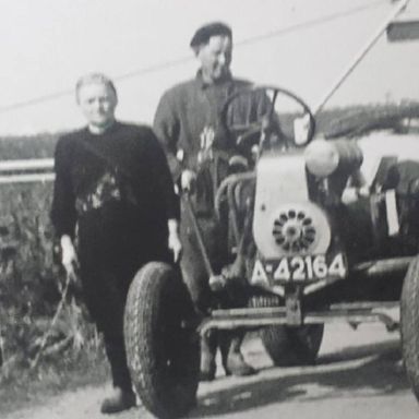Kenteken: A 42164; Spuitmachine J.van Dijken, loonbedrijf te Bierum, foto: A. D. den Hartogh