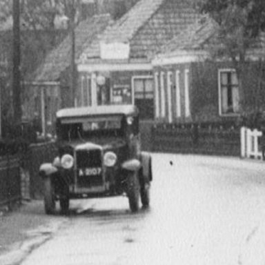 Kenteken: A 2107; Leens, Valge, foto: uitsnede 818-8727.jpg