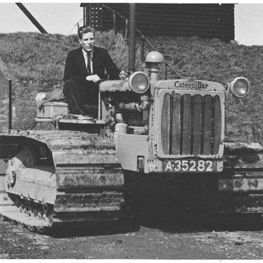 Kenteken: A 35282; Caterpillar tractor ca. 1950, foto: J.P.S. Noteboom
