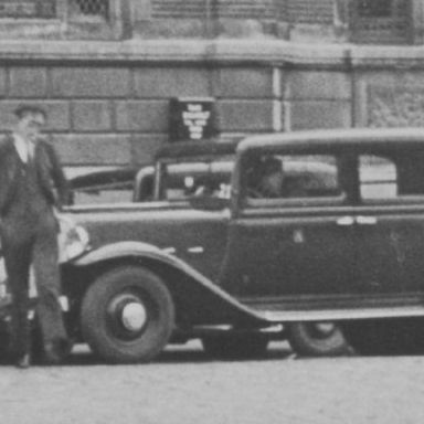 Kenteken: A 7478; Citroën, Groningen, Stationsplein ca. 1933, foto: uitsnede 1785-2751.jpg