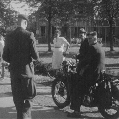 Kenteken: A 32844; foto: Still uit GAVA-film AV4085