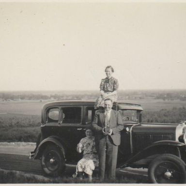 Kenteken: A 8544; Familie uitje met de Pontiac Six, 1939, foto: H. van Kappen