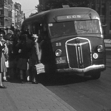 Kenteken: A 33181; Autocar, Groningen, 1947, foto: Still uit GAVA-film AV0588